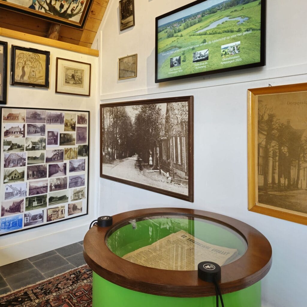 32-inch touchscreen
Brightsign Media Player
Audioversterker
Luidsprekers
Luisterschijven
Overzetten aangeleverde files
Programmeren Brightsign Media Player