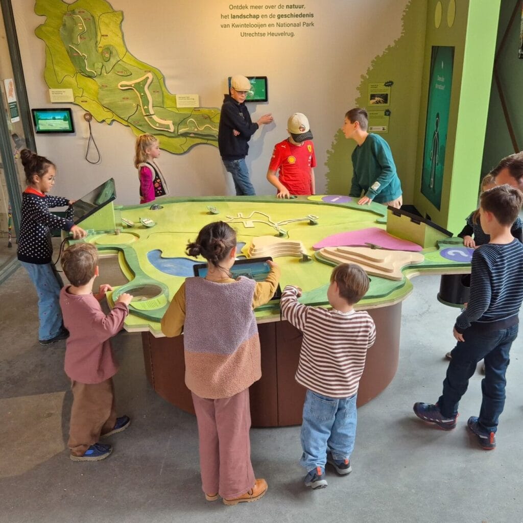 Touchscreens
Monitoren
Digital signage
Audio luisterschijven
Hoofdtefoonversterkers
Audioversterkers
Luidsprekers
3D camera’s
Nuc’s
Desktop computers
Reedsensoren
Brightsign mediaspelers
Overzetten aangeleverde files
Programmeren Brightsign Media Players